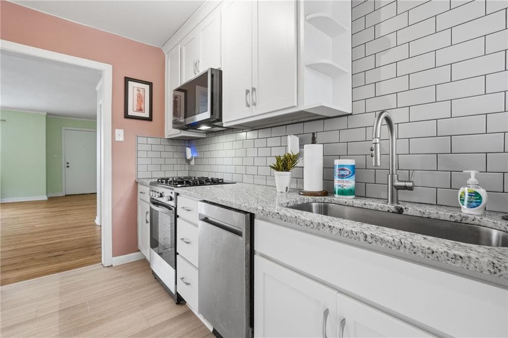 1 bedroom, 1 bathroom, 755 sq ft condominium for sale at 2230 Cheshire Bridge Road 113, Atlanta, GA 30324 — photo 4
