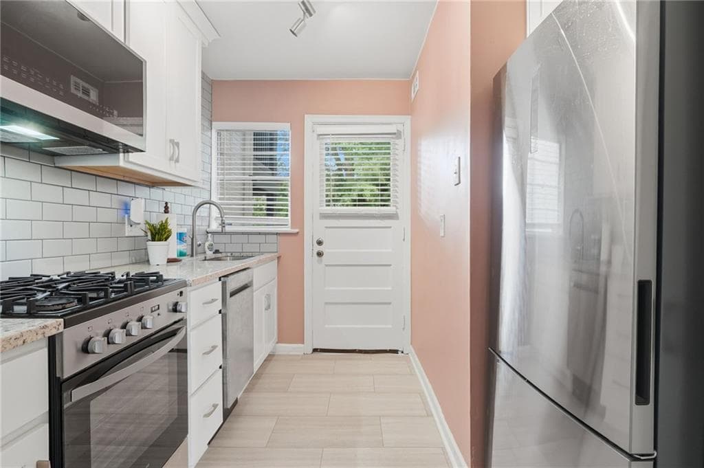 1 bedroom, 1 bathroom, 755 sq ft condominium for sale at 2230 Cheshire Bridge Road 113, Atlanta, GA 30324 — photo 3