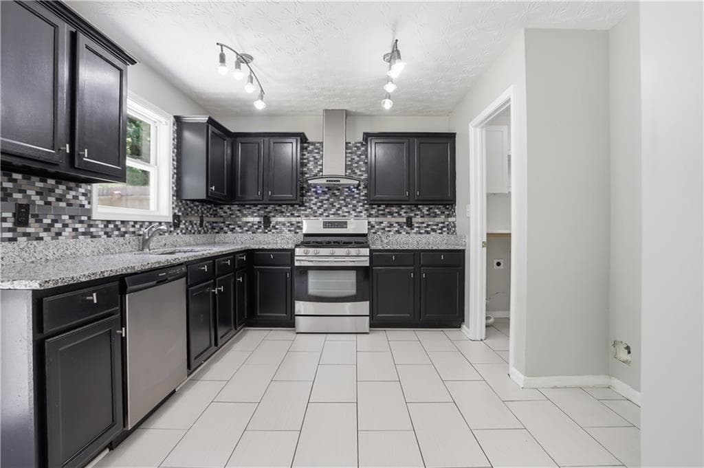 4 bedroom, 3 bathroom, 1,874 sq ft single family residence for sale at 1241 Pine Acre Drive, Sugar Hill, GA 30518 — photo 2