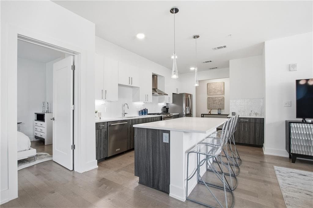 2 bedroom, 2 bathroom, 1,427 sq ft condominium for sale at 775 Juniper Street 207, Atlanta, GA 30308 — photo 3