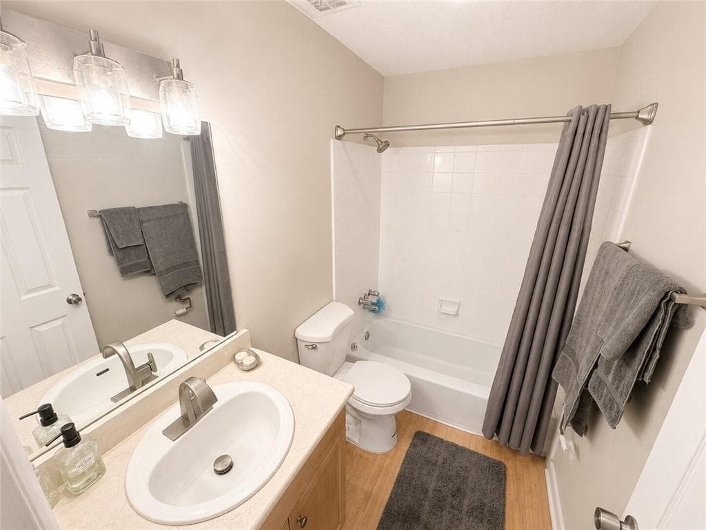 2 bedroom, 2 bathroom, 1,073 sq ft condominium for sale at 1150 Collier Road H07, Atlanta, GA 30318 — photo 3