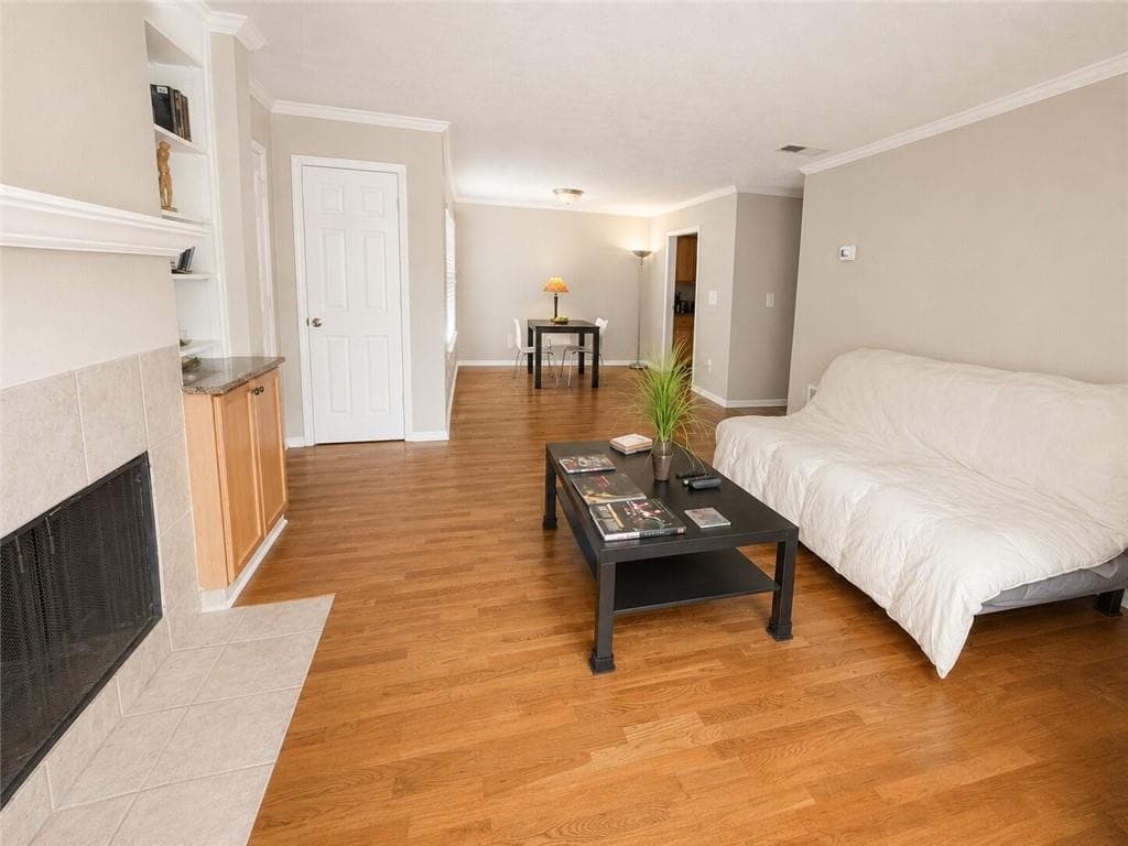 2 bedroom, 2 bathroom, 1,073 sq ft condominium for sale at 1150 Collier Road H07, Atlanta, GA 30318 — photo 4
