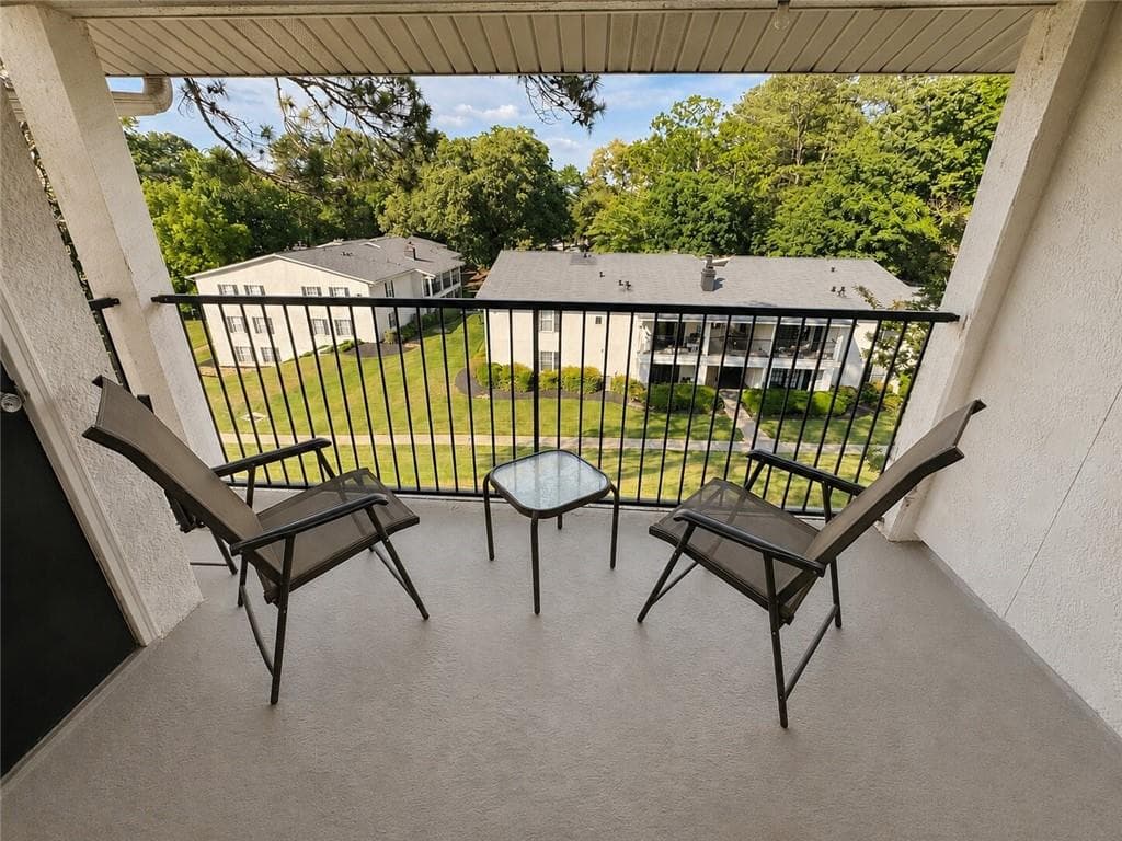 2 bedroom, 2 bathroom, 1,073 sq ft condominium for sale at 1150 Collier Road H07, Atlanta, GA 30318 — photo 10