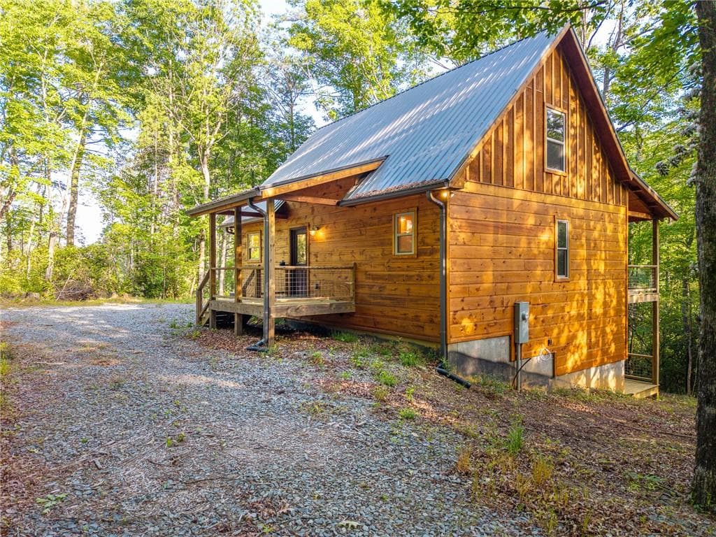 2 bedroom, 3 bathroom, 1,958 sq ft single family residence for sale at 5860 Old Bucktown Road, Ellijay, GA 30536 — photo 2