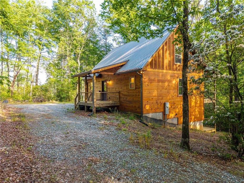 2 bedroom, 3 bathroom, 1,958 sq ft single family residence for sale at 5860 Old Bucktown Road, Ellijay, GA 30536 — photo 3