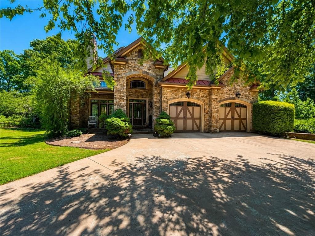 4 bedroom, 4 bathroom, 4,973 sq ft single family residence under contract at 7907 Belton Bridge Road, Lula, GA 30554 — photo 3