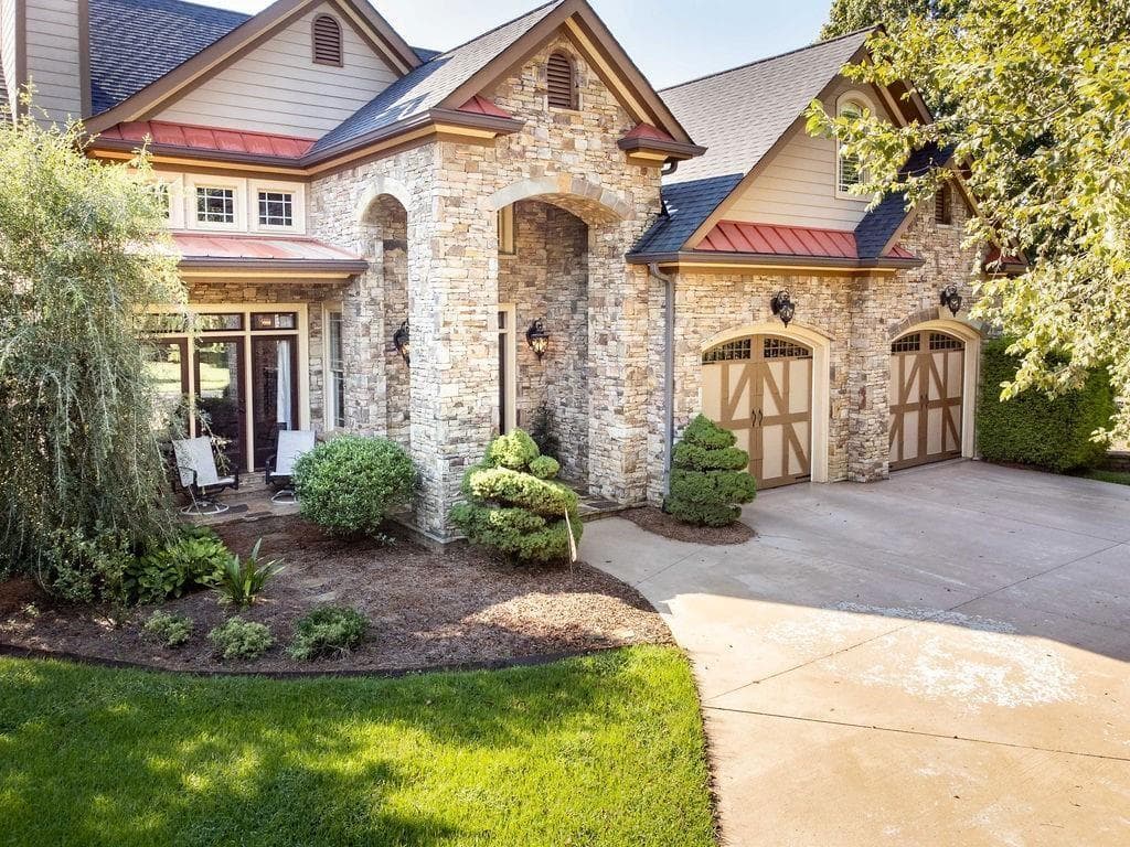 4 bedroom, 4 bathroom, 4,973 sq ft single family residence under contract at 7907 Belton Bridge Road, Lula, GA 30554 — photo 2