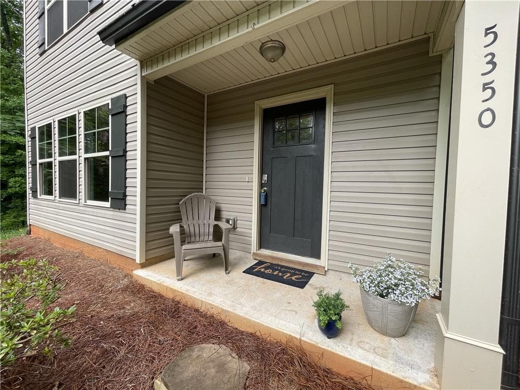 3 bedroom, 3 bathroom, 1,380 sq ft single family residence for sale at 5350 Tomahawk Terrace, Gainesville, GA 30506 — photo 3