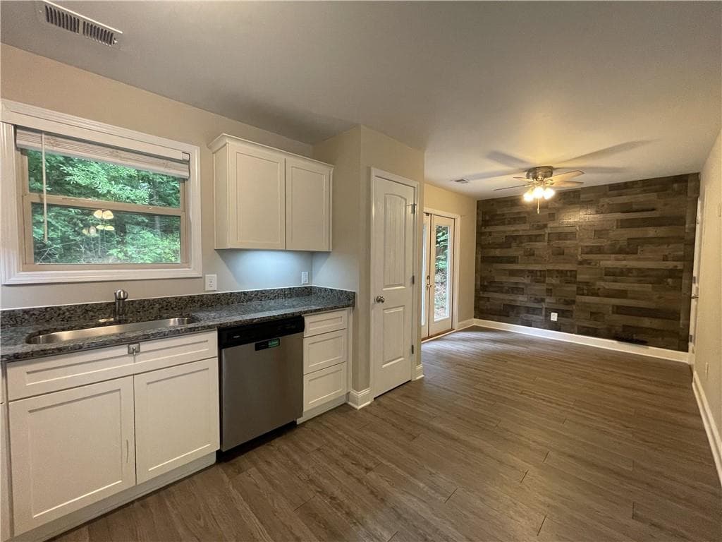 3 bedroom, 3 bathroom, 1,380 sq ft single family residence for sale at 5350 Tomahawk Terrace, Gainesville, GA 30506 — photo 10
