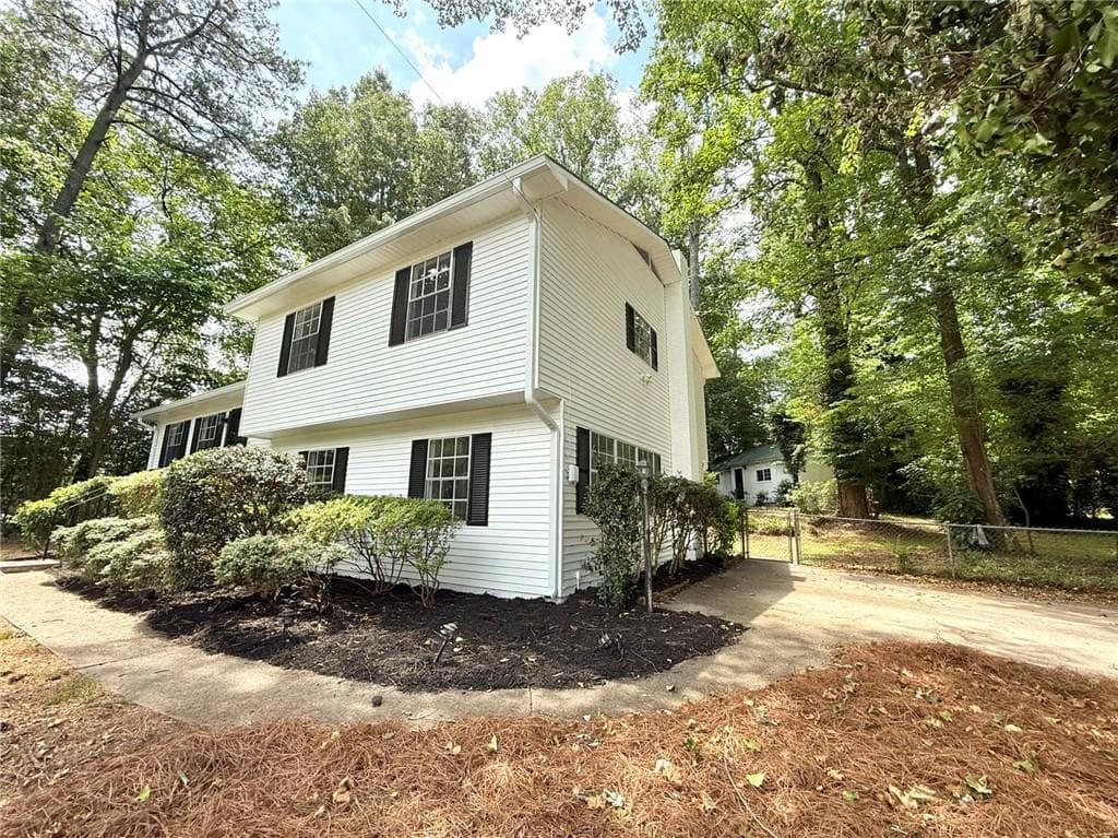 4 bedroom, 2 bathroom, 1,752 sq ft single family residence for sale at 3681 Lavilla Drive, Powder Springs, GA 30127 — photo 2
