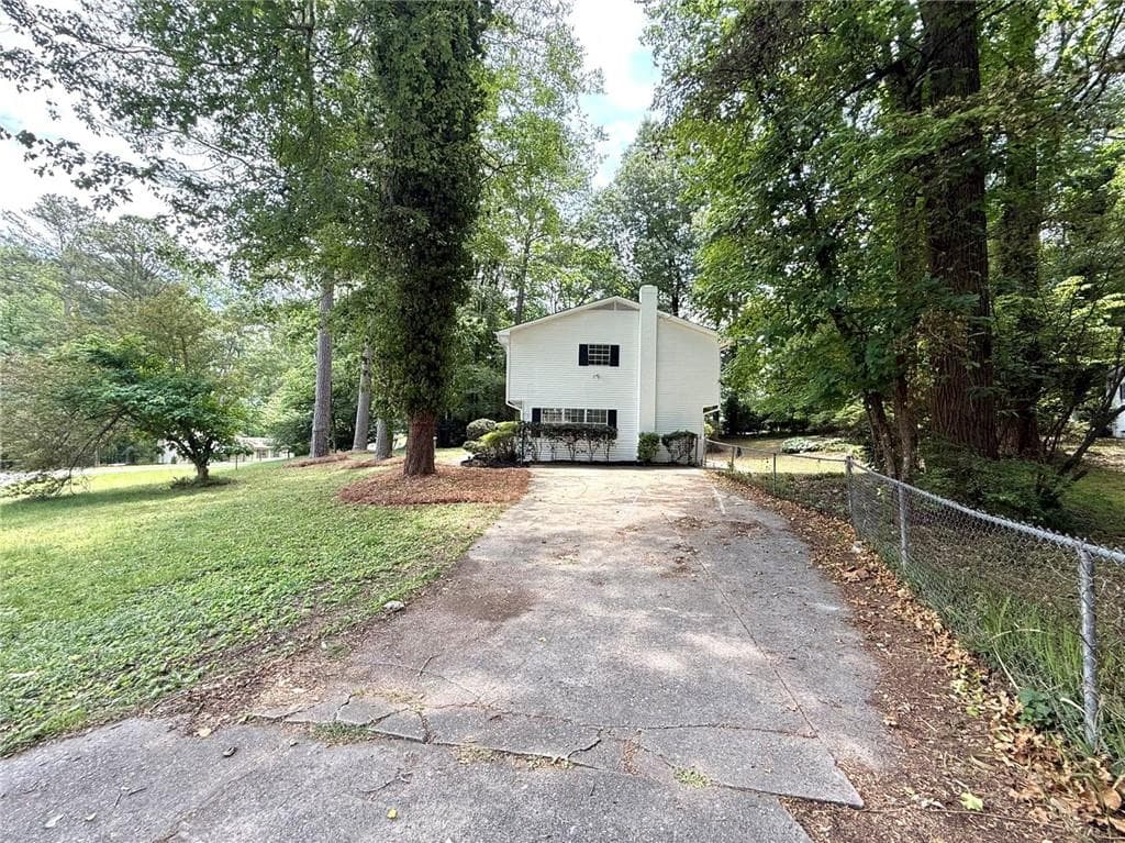 4 bedroom, 2 bathroom, 1,752 sq ft single family residence for sale at 3681 Lavilla Drive, Powder Springs, GA 30127 — photo 3