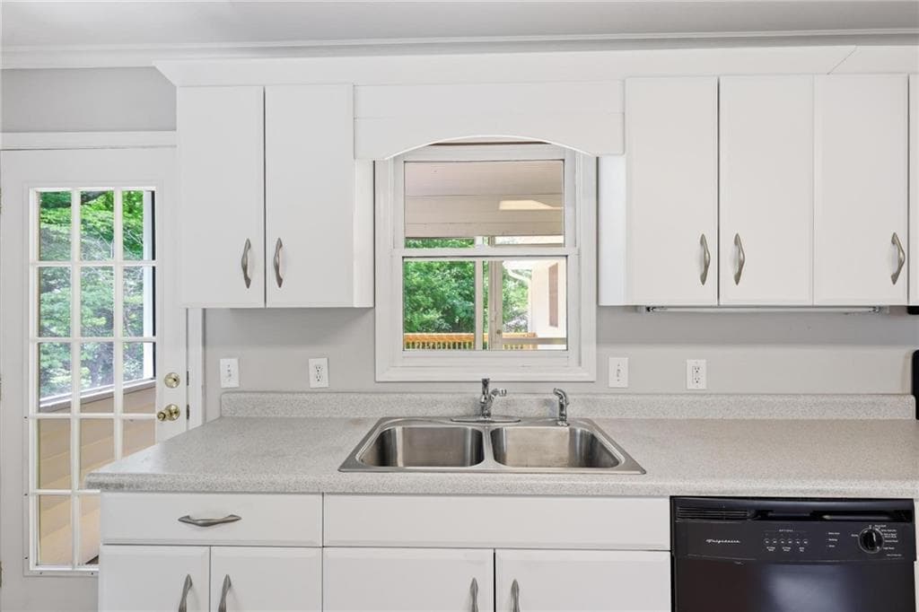 4 bedroom, 2 bathroom, 2,080 sq ft single family residence for sale at 1995 Calvary Hill Court, Marietta, GA 30008 — photo 10