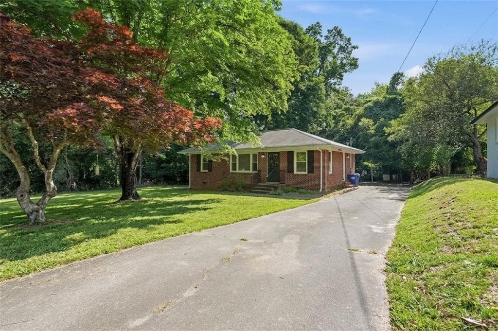 2 bedroom, 1 bathroom, 1,027 sq ft single family residence for sale at 243 S Myrtle Street, Winder, GA 30680 — photo 3