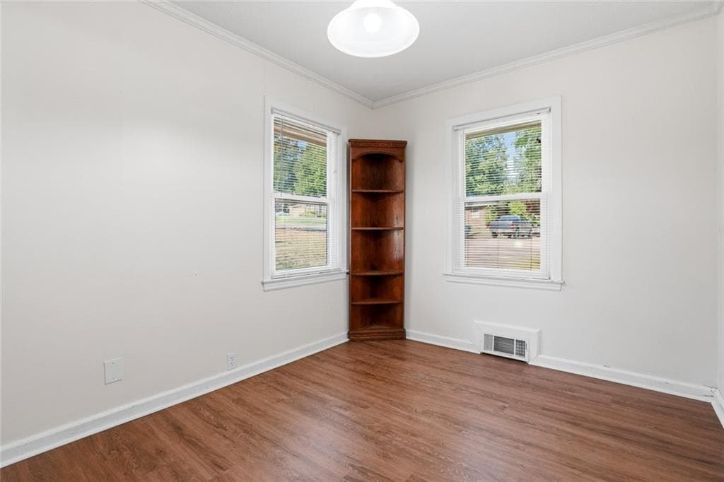 2 bedroom, 1 bathroom, 1,027 sq ft single family residence for sale at 243 S Myrtle Street, Winder, GA 30680 — photo 9