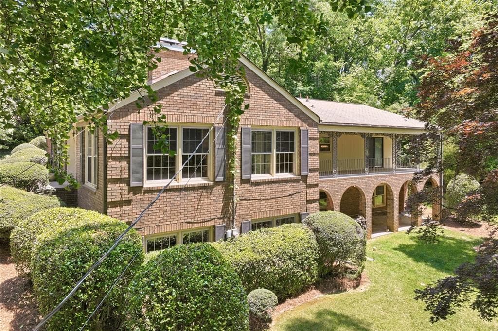 4 bedroom, 3 bathroom, 2,235 sq ft single family residence under contract at 257 Club Drive, Gainesville, GA 30506 — photo 2