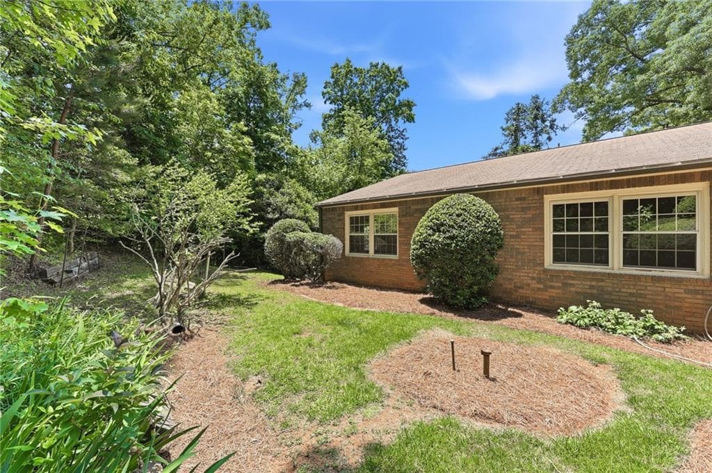 4 bedroom, 3 bathroom, 2,235 sq ft single family residence under contract at 257 Club Drive, Gainesville, GA 30506 — photo 6