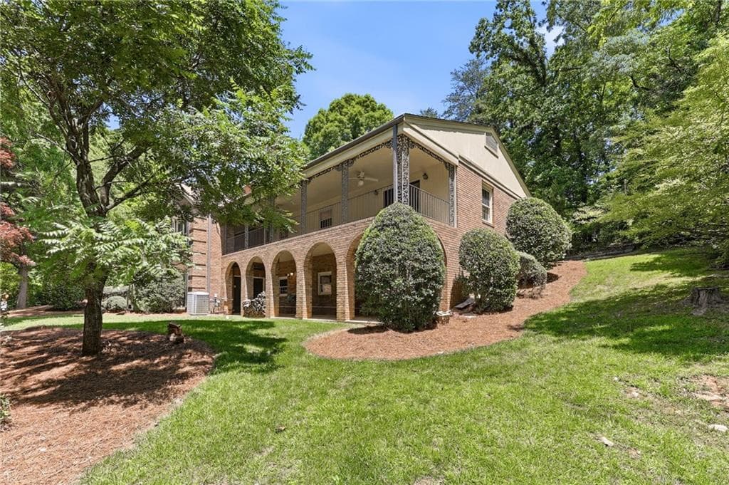 4 bedroom, 3 bathroom, 2,235 sq ft single family residence under contract at 257 Club Drive, Gainesville, GA 30506 — photo 8