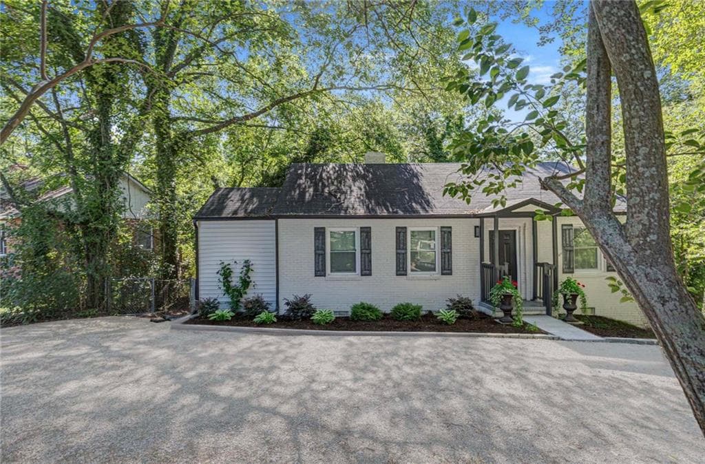 3 bedroom, 2 bathroom, 1,122 sq ft single family residence for sale at 151 Munson Drive, Columbus, GA 31903 — photo 3
