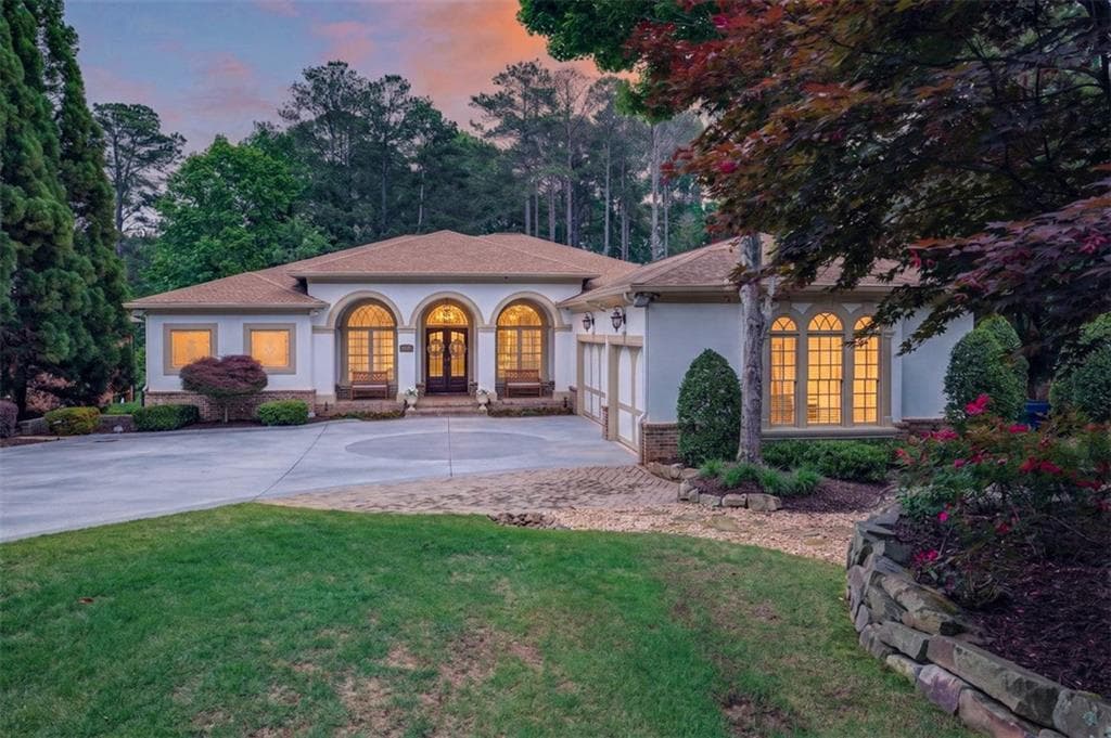 5 bedroom, 5 bathroom, 6,882 sq ft single family residence for sale at 6010 Robbs Drive, Cumming, GA 30041 — photo 4