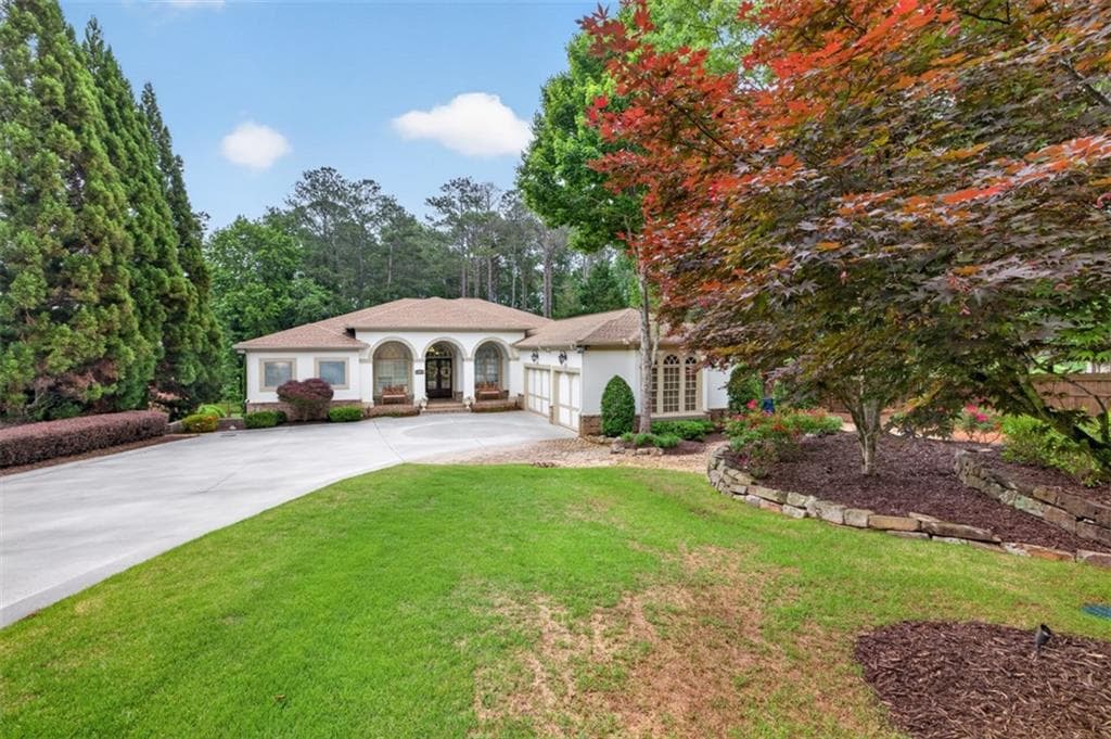 5 bedroom, 5 bathroom, 6,882 sq ft single family residence for sale at 6010 Robbs Drive, Cumming, GA 30041 — photo 7