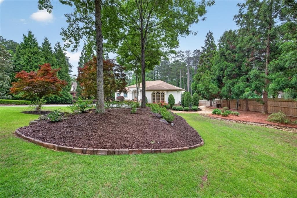 5 bedroom, 5 bathroom, 6,882 sq ft single family residence for sale at 6010 Robbs Drive, Cumming, GA 30041 — photo 8