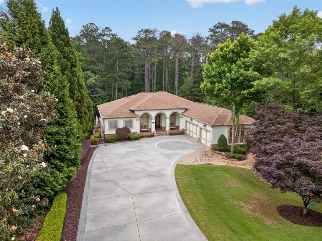 5 bedroom, 5 bathroom, 6,882 sq ft single family residence for sale at 6010 Robbs Drive, Cumming, GA 30041 — photo 9
