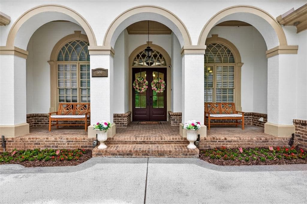 5 bedroom, 5 bathroom, 6,882 sq ft single family residence for sale at 6010 Robbs Drive, Cumming, GA 30041 — photo 10