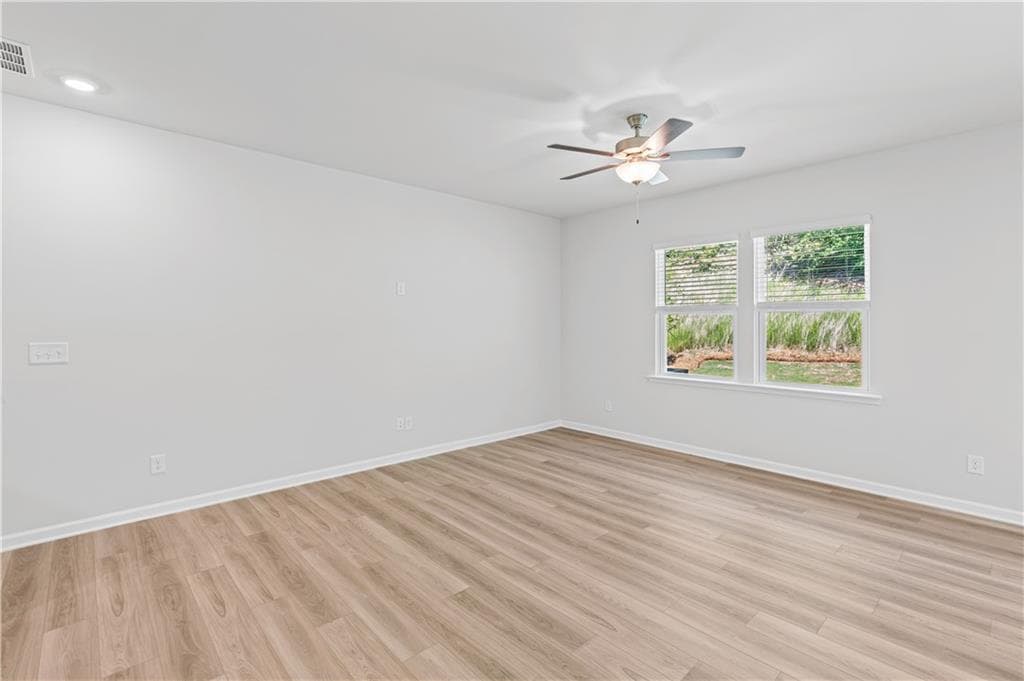 4 bedroom, 3 bathroom, 1,982 sq ft single family residence under contract at 3088 Orwell Drive, Gainesville, GA 30507 — photo 4