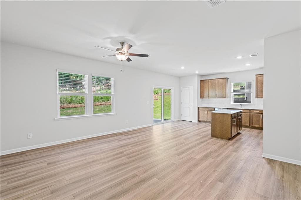 4 bedroom, 3 bathroom, 1,982 sq ft single family residence under contract at 3088 Orwell Drive, Gainesville, GA 30507 — photo 6