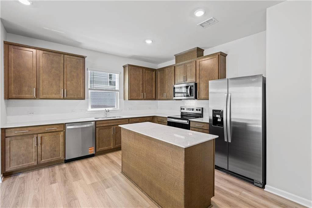 4 bedroom, 3 bathroom, 1,982 sq ft single family residence under contract at 3088 Orwell Drive, Gainesville, GA 30507 — photo 7
