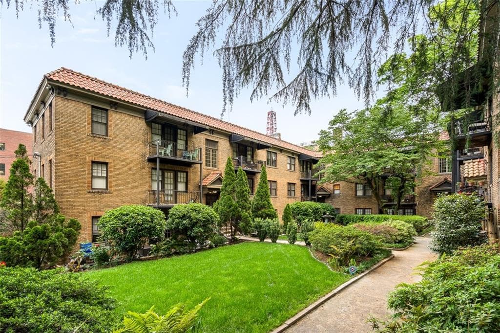 2 bedroom, 1 bathroom, 637 sq ft condominium for sale at 677 Somerset Terrace 5D, Atlanta, GA 30306 — photo 2