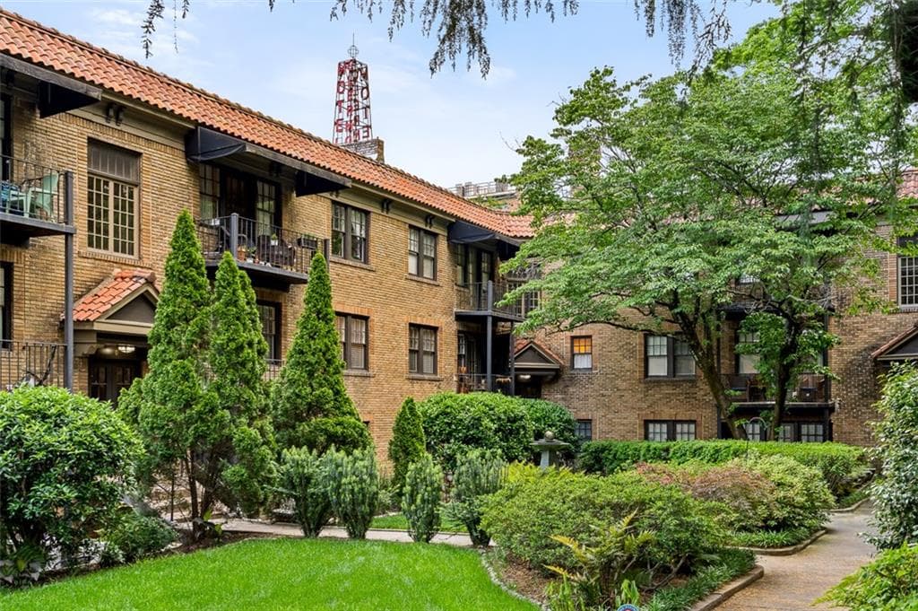2 bedroom, 1 bathroom, 637 sq ft condominium for sale at 677 Somerset Terrace 5D, Atlanta, GA 30306