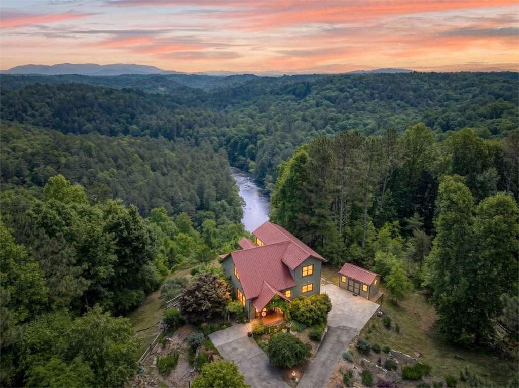 2 bedroom, 3 bathroom, 1,576 sq ft single family residence for sale at 95 Scenic Way, Ellijay, GA 30540
