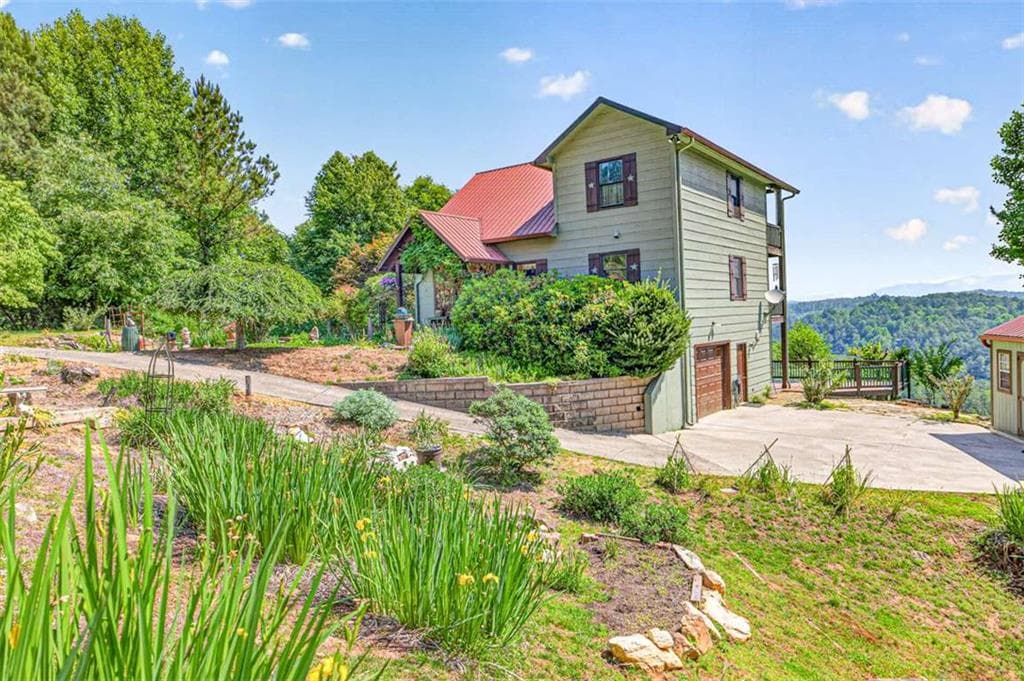 2 bedroom, 3 bathroom, 1,576 sq ft single family residence for sale at 95 Scenic Way, Ellijay, GA 30540 — photo 3