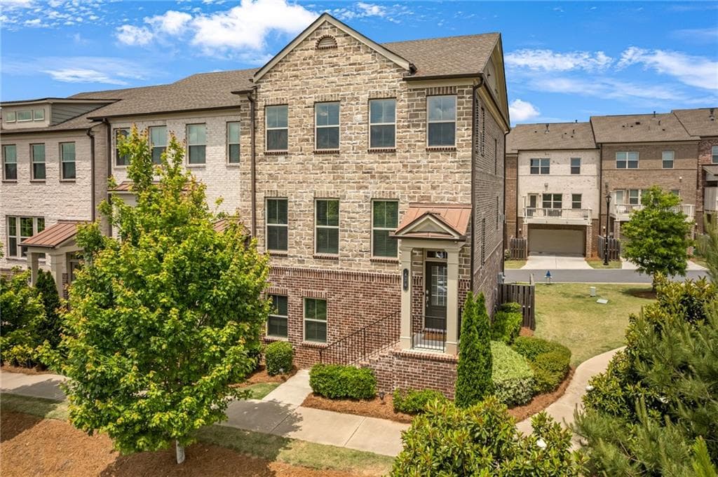 4 bedroom, 4 bathroom, 2,256 sq ft townhouse sold at 424 Montclair Court, Woodstock, GA 30188