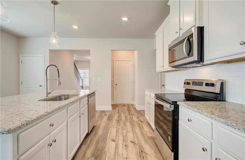 5 bedroom, 4 bathroom, 2,589 sq ft single family residence for sale at 21 Butternut Way, Auburn, GA 30011 — photo 6