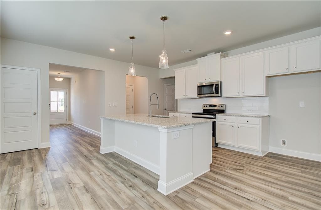 5 bedroom, 4 bathroom, 2,589 sq ft single family residence for sale at 21 Butternut Way, Auburn, GA 30011 — photo 8