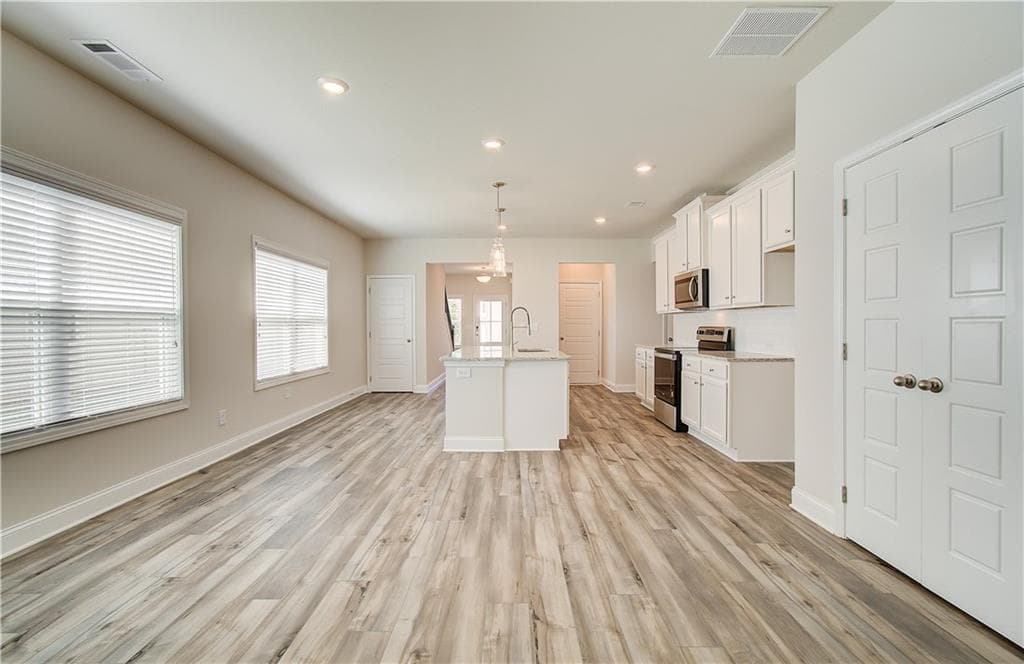 5 bedroom, 4 bathroom, 2,589 sq ft single family residence for sale at 21 Butternut Way, Auburn, GA 30011 — photo 10