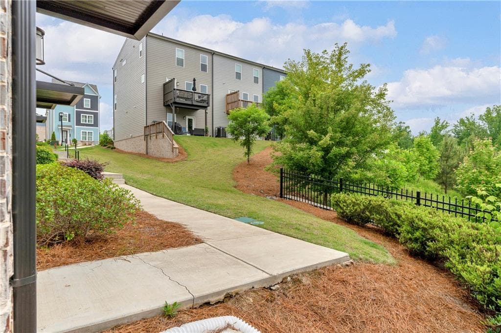 2 bedroom, 4 bathroom, 1,280 sq ft townhouse for sale at 2651 Stream Terrace, Atlanta, GA 30318 — photo 6