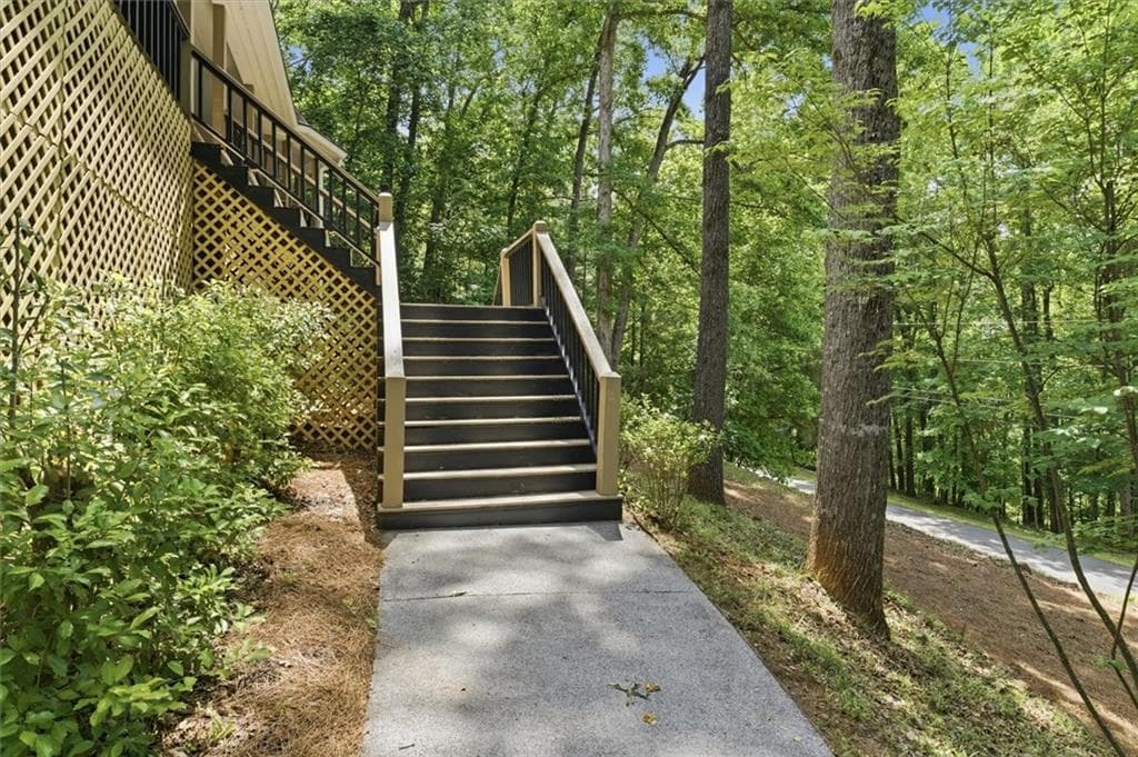 4 bedroom, 3 bathroom, 3,640 sq ft single family residence for sale at 232 Nacoochee Drive, Woodstock, GA 30188 — photo 2