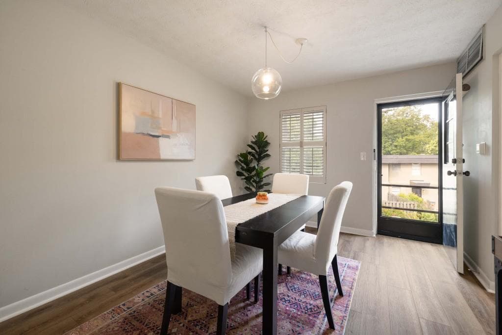 2 bedroom, 2 bathroom, 1,102 sq ft condominium for sale at 4060 Haverhill Drive D, Atlanta, GA 30342 — photo 7
