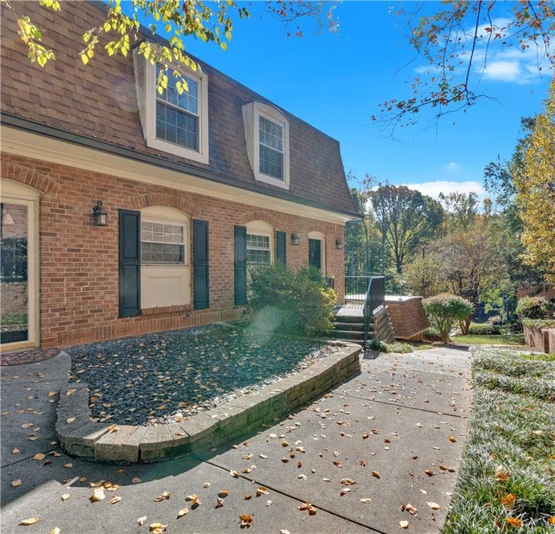 2 bedroom, 3 bathroom, 1,354 sq ft condominium for sale at 1261 Lavista Road E-8, Atlanta, GA 30324 — photo 2