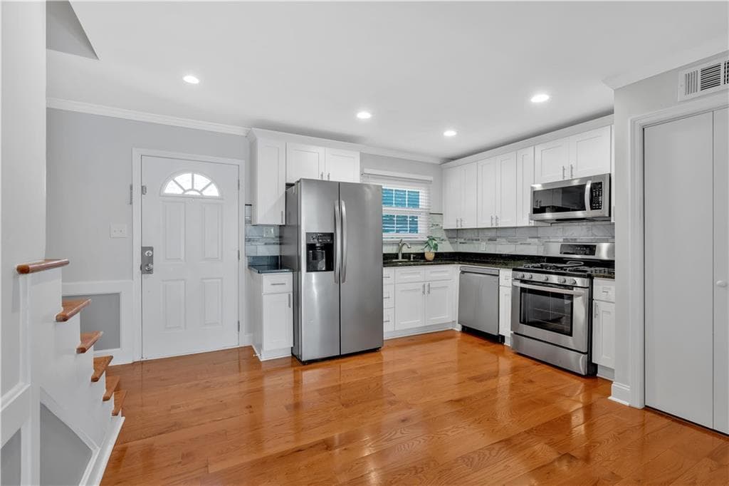 2 bedroom, 3 bathroom, 1,354 sq ft condominium for sale at 1261 Lavista Road E-8, Atlanta, GA 30324 — photo 4