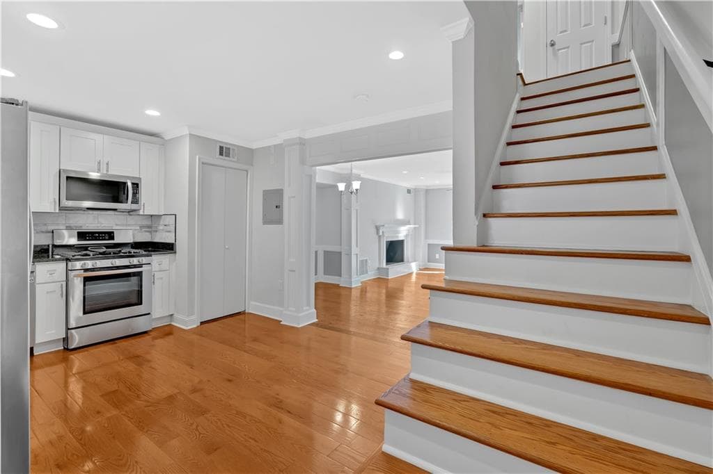 2 bedroom, 3 bathroom, 1,354 sq ft condominium for sale at 1261 Lavista Road E-8, Atlanta, GA 30324 — photo 5