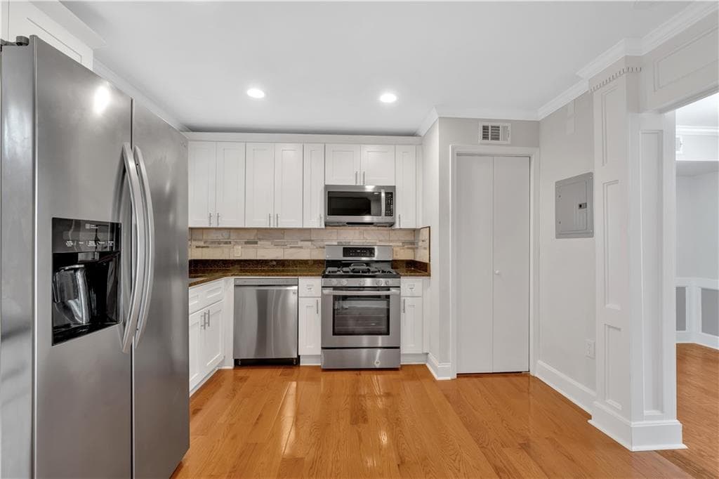 2 bedroom, 3 bathroom, 1,354 sq ft condominium for sale at 1261 Lavista Road E-8, Atlanta, GA 30324 — photo 6