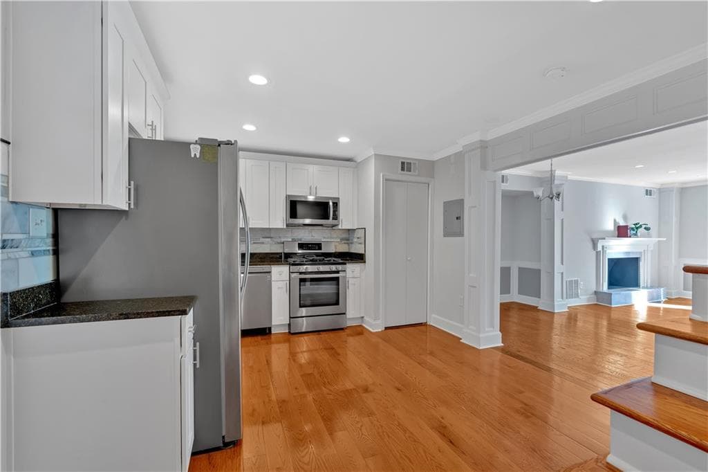 2 bedroom, 3 bathroom, 1,354 sq ft condominium for sale at 1261 Lavista Road E-8, Atlanta, GA 30324 — photo 8