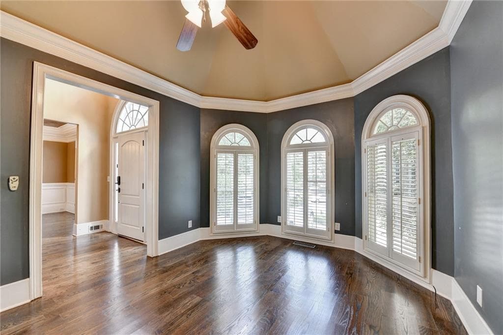 4 bedroom, 5 bathroom, 4,567 sq ft single family residence under contract at 4030 Newgate Court, Alpharetta, GA 30022 — photo 4