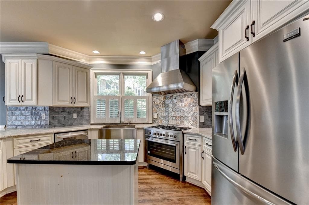 4 bedroom, 5 bathroom, 4,567 sq ft single family residence under contract at 4030 Newgate Court, Alpharetta, GA 30022 — photo 8