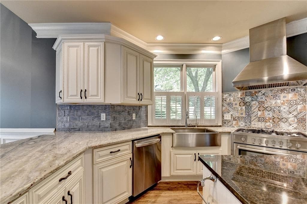 4 bedroom, 5 bathroom, 4,567 sq ft single family residence under contract at 4030 Newgate Court, Alpharetta, GA 30022 — photo 10