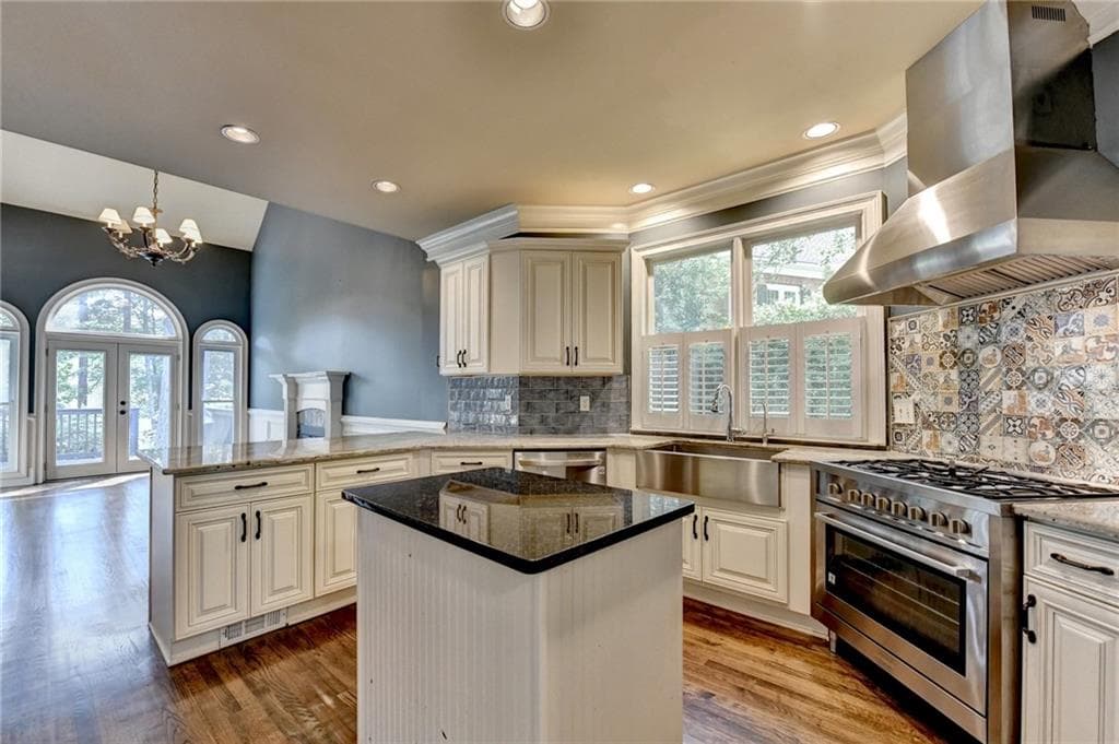 4 bedroom, 5 bathroom, 4,567 sq ft single family residence under contract at 4030 Newgate Court, Alpharetta, GA 30022 — photo 9